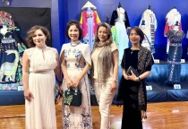 Áo dài Việt Nam tại sự kiện thời trang của Mỹ Áo dài Việt Nam tại sự kiện thời trang của Mỹ