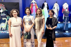 Áo dài Việt Nam tại sự kiện thời trang của Mỹ